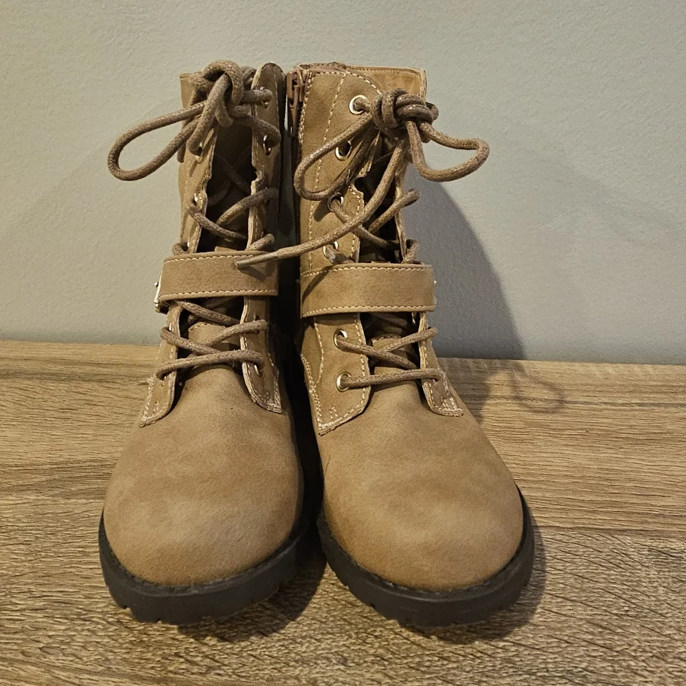 Childen's Place Size 2 New Girls Tan Boots -NWOT